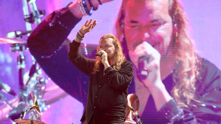 Maná consigue rayar el sol en la noche de Sevilla