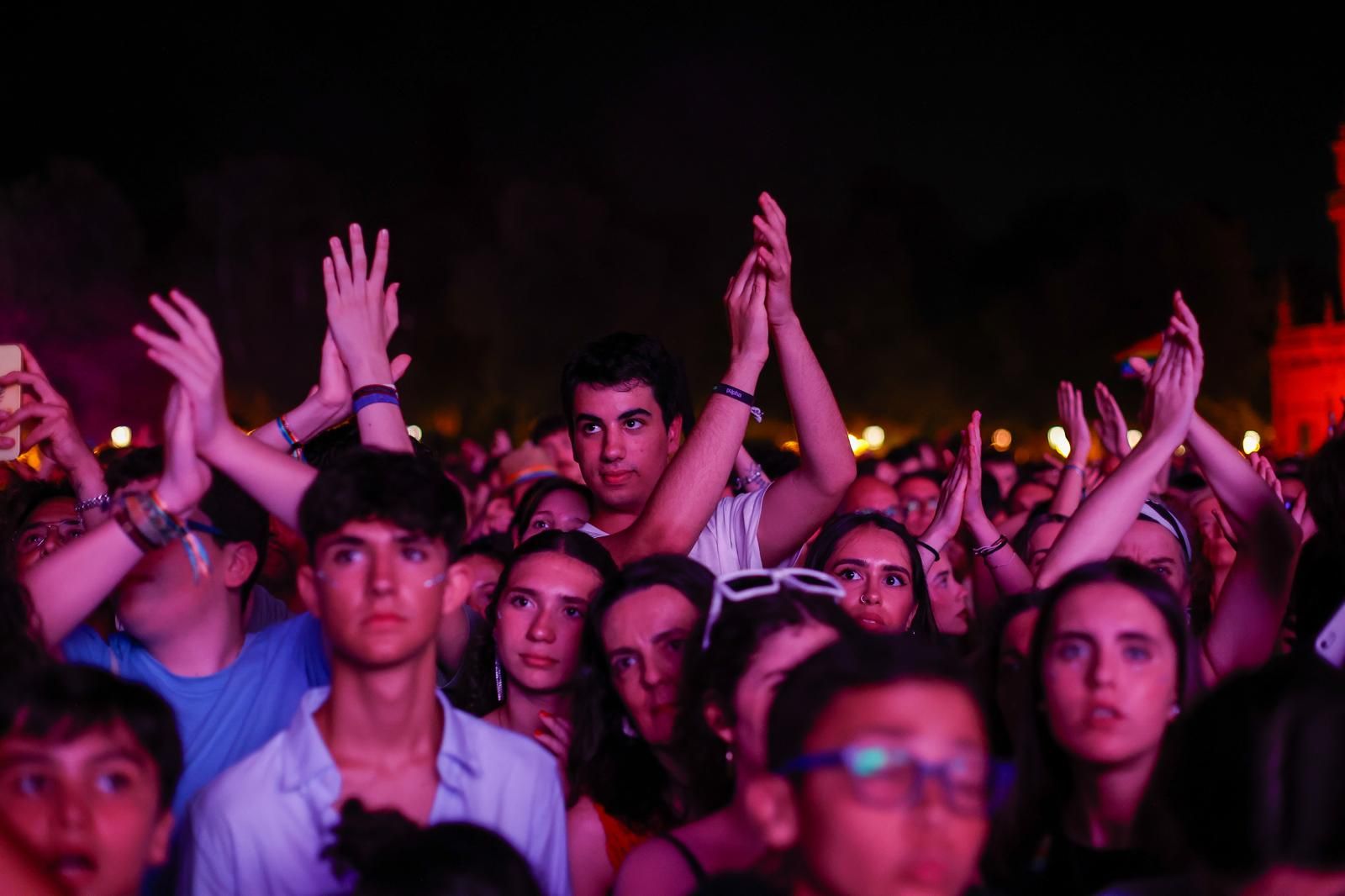 Ambiente en el concierto de Laura Gallego en plena actuación en la Plaza de España