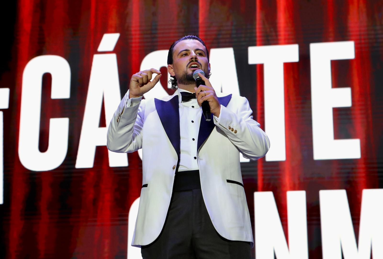 Juan Amodeo en plena actuación este martes en la Plaza de España