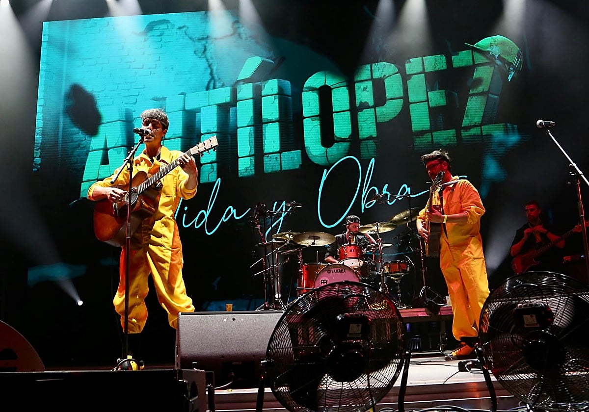 Miguel y Félix, el dúo Antílopez, en un momento de su concierto en Icónica Santalucía Sevilla Fest