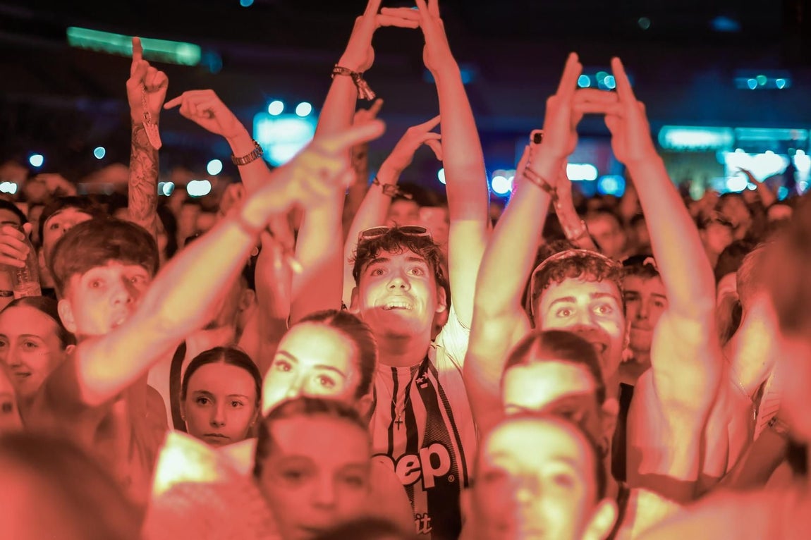 Ambiente en el Puro Latino Sevilla 2025