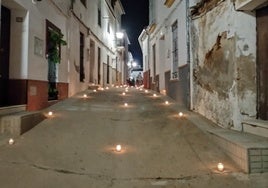 Este bonito pueblo de Sevilla celebra la Noche de las Velas en julio con música en directo