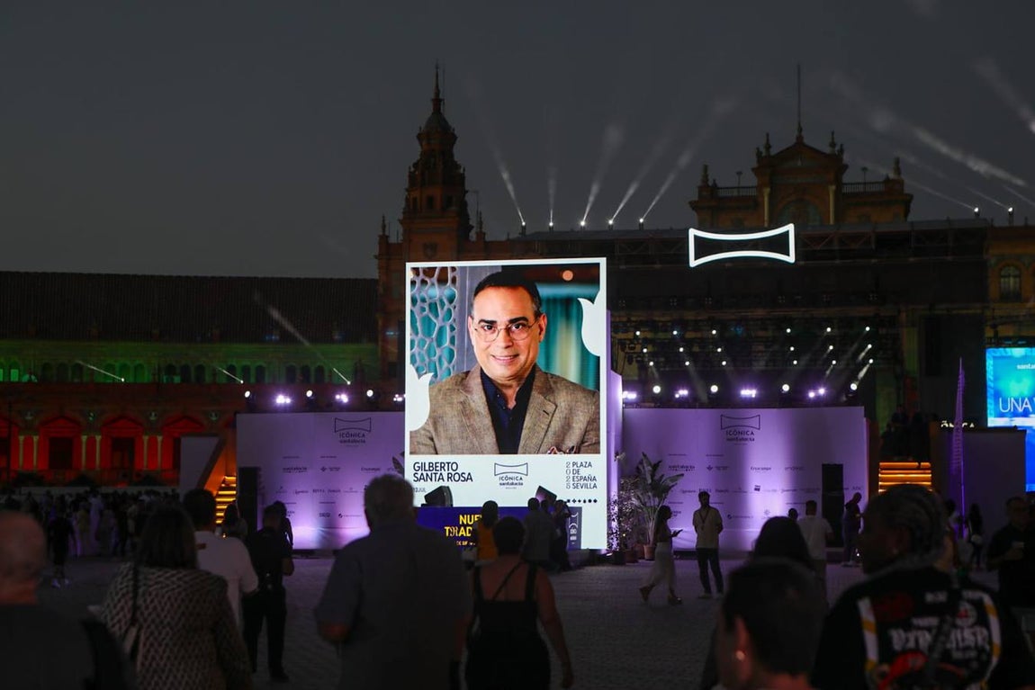 El artista portorriqueño ha puesto a bailar a la Plaza de España con su salsa y boleros 