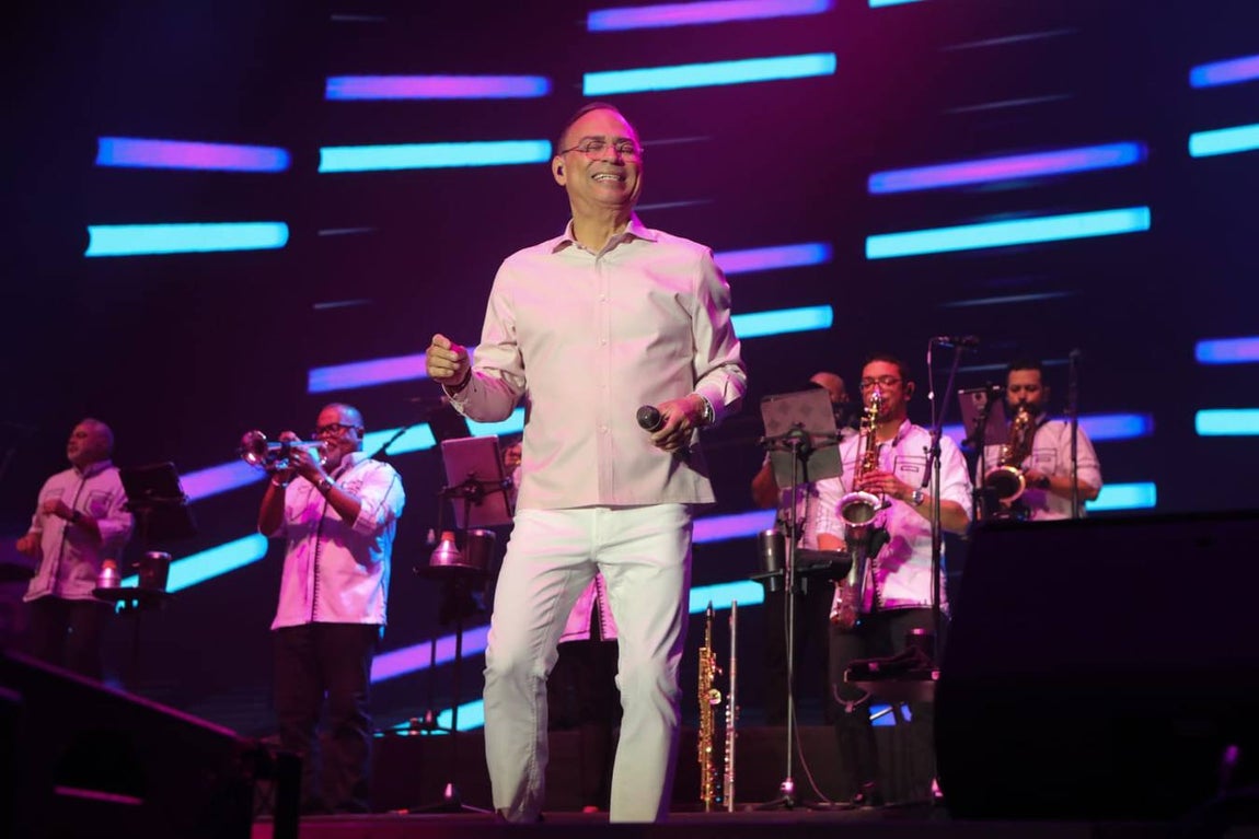 El artista portorriqueño ha puesto a bailar a la Plaza de España con su salsa y boleros 