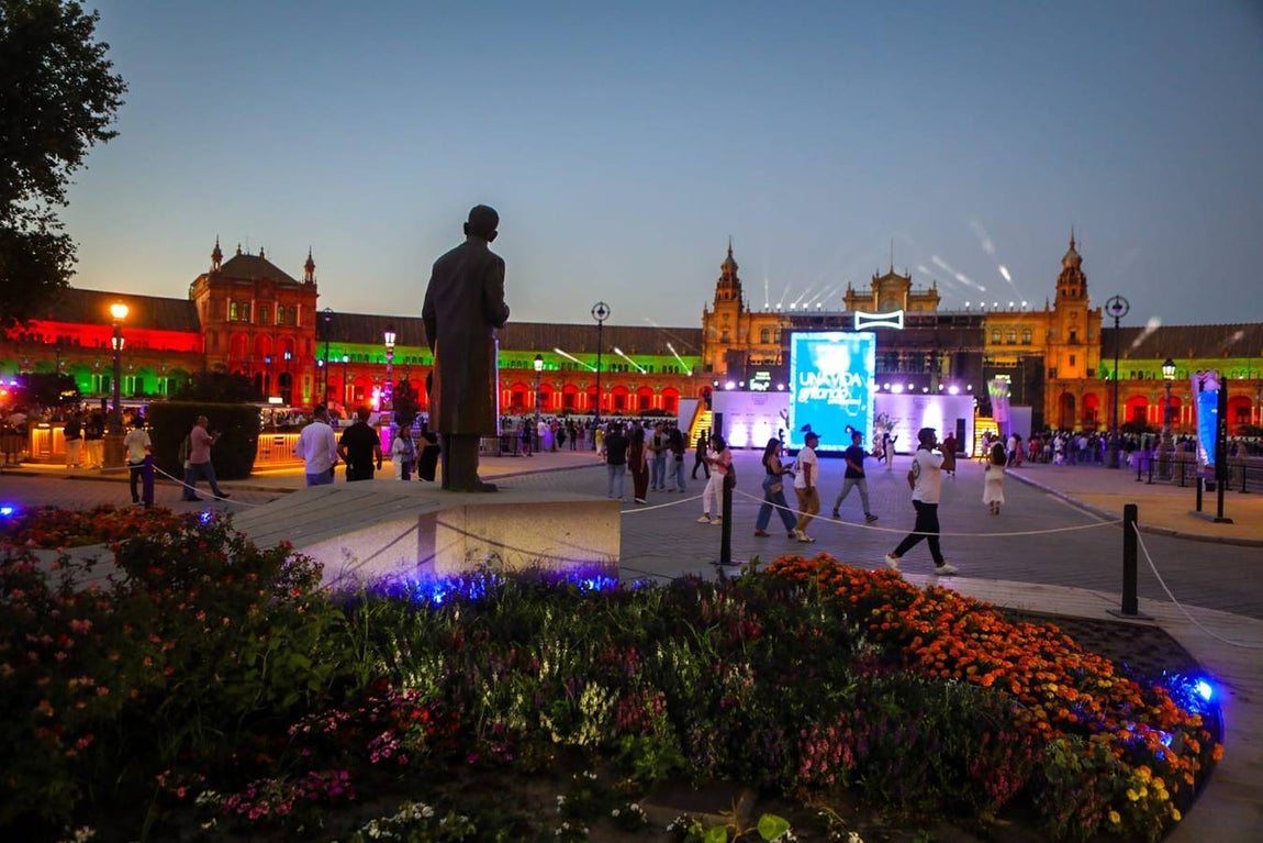 El artista portorriqueño ha puesto a bailar a la Plaza de España con su salsa y boleros 