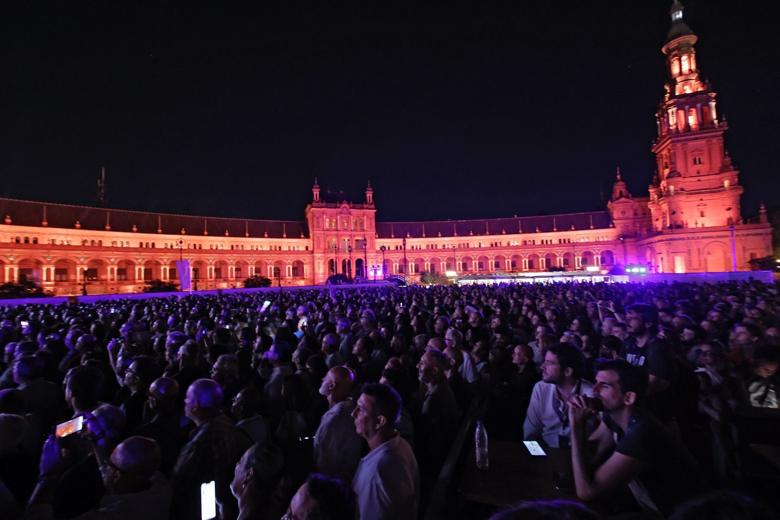 La actriz australiana Kylie Minogue hizo bailar a toda la Plaza de España 