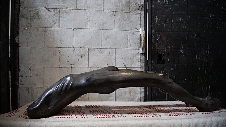 Un fragmento de la pieza 'Cell /Arch of Histerya)' de Louise Bourgeois; que pertenece a la colecciön permantente del CAAC