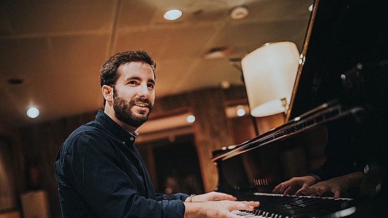 Chico Pérez al piano