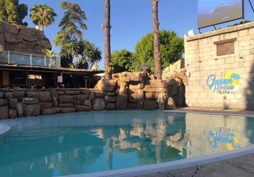 El club con piscina a 15 minutos de Sevilla que tiene pases de día por solo 10 euros: ofrecen toallas, camas balinesas y zonas de sombra