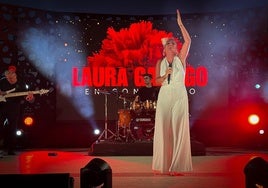 La conocida artista Laura Gallego actúa esta semana en la localidad de Palomares del Río