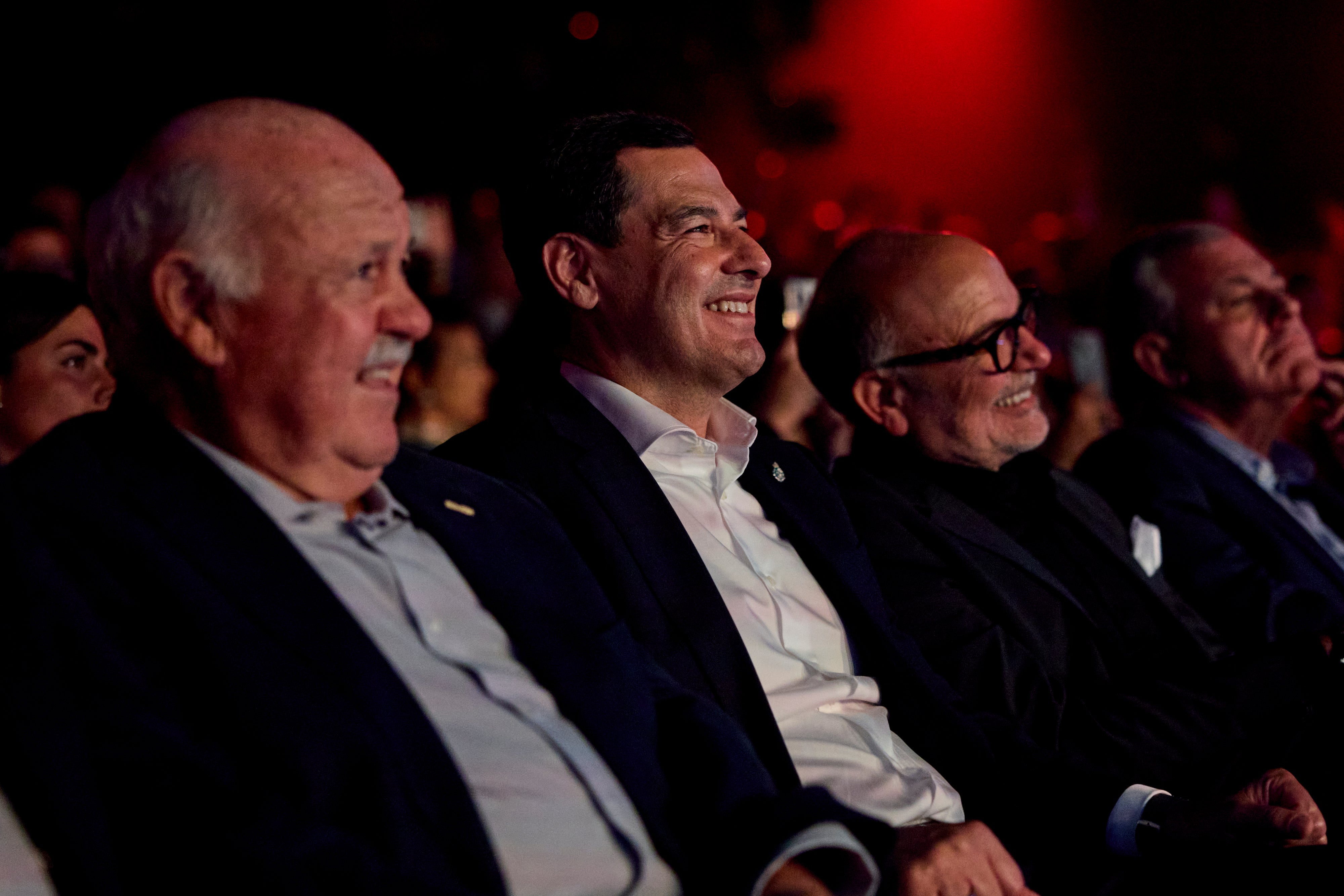 El presidente del Parlamento de Andalucía, Jesús Aguirre, y el presidente de la Junta de Andalucía, Juanma Moreno