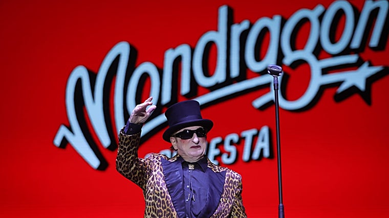 Orquesta Mondragón durante su concierto en Mairena del Aljarafe