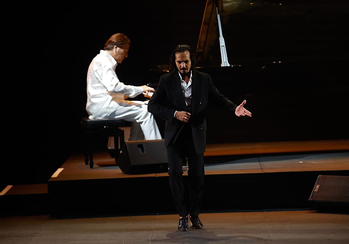 Dorantes al piano mientras baila Farruquito, dos herederos de dos grandes familias del flamenco