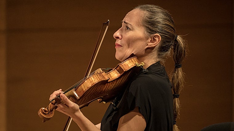 Carole Petitdemange, violín II