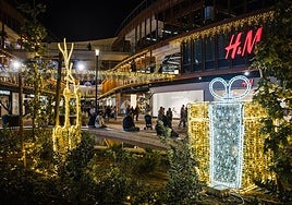 La Navidad llega a Torre Sevilla este fin de semana con un mercadillo, un DJ y actividades infantiles