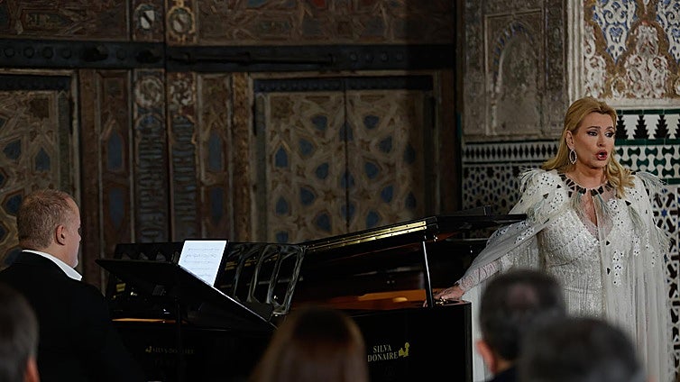 Ainhoa Arteta inaugura la Navidad con lírica y villancicos en el Real Alcázar de Sevilla