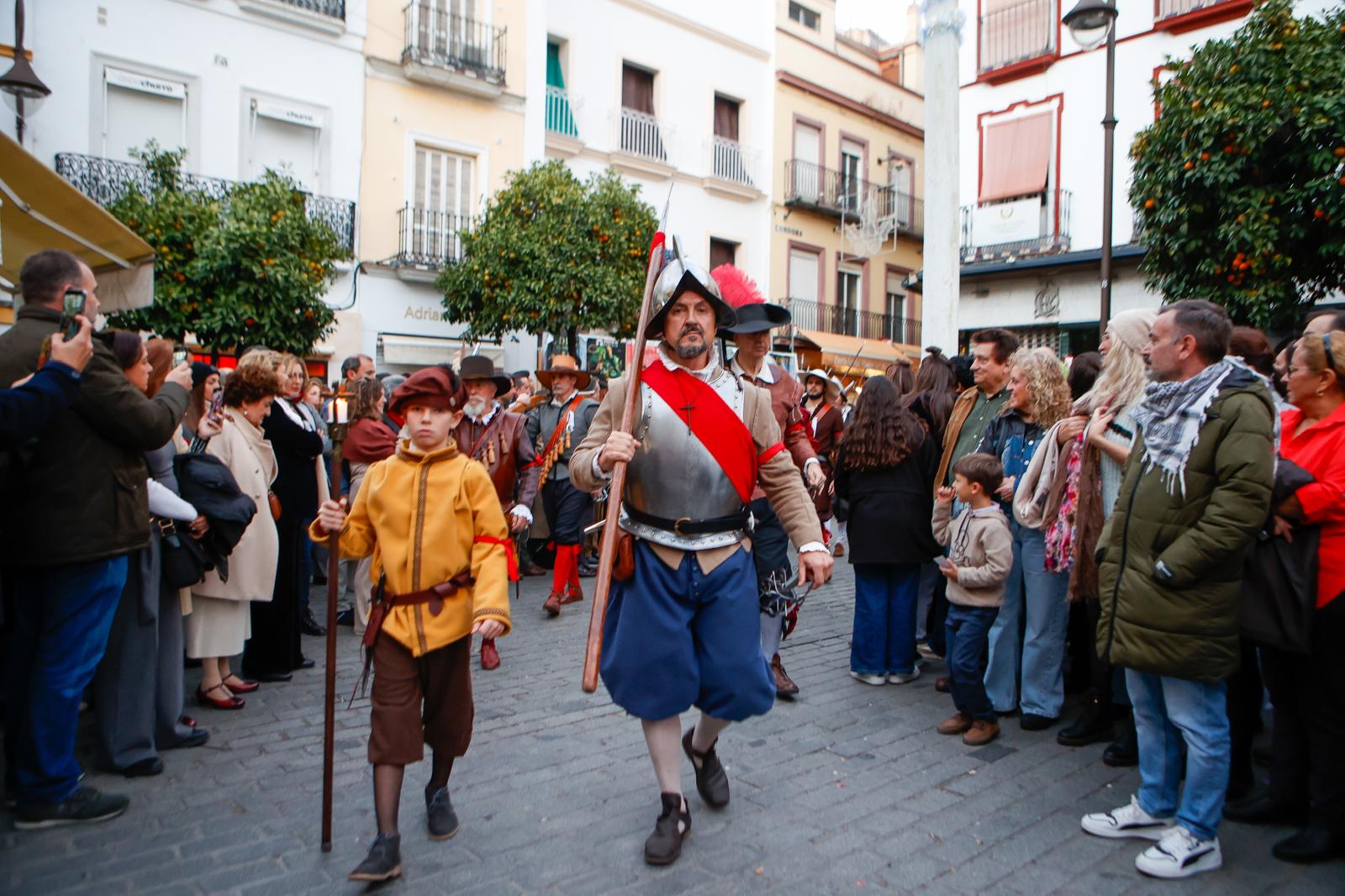 En imágenes, el Tercio de Olivares vuelve a desfilar en Sevilla
