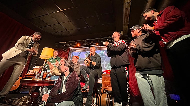 El Duende Callejero e Javis em show em Astol