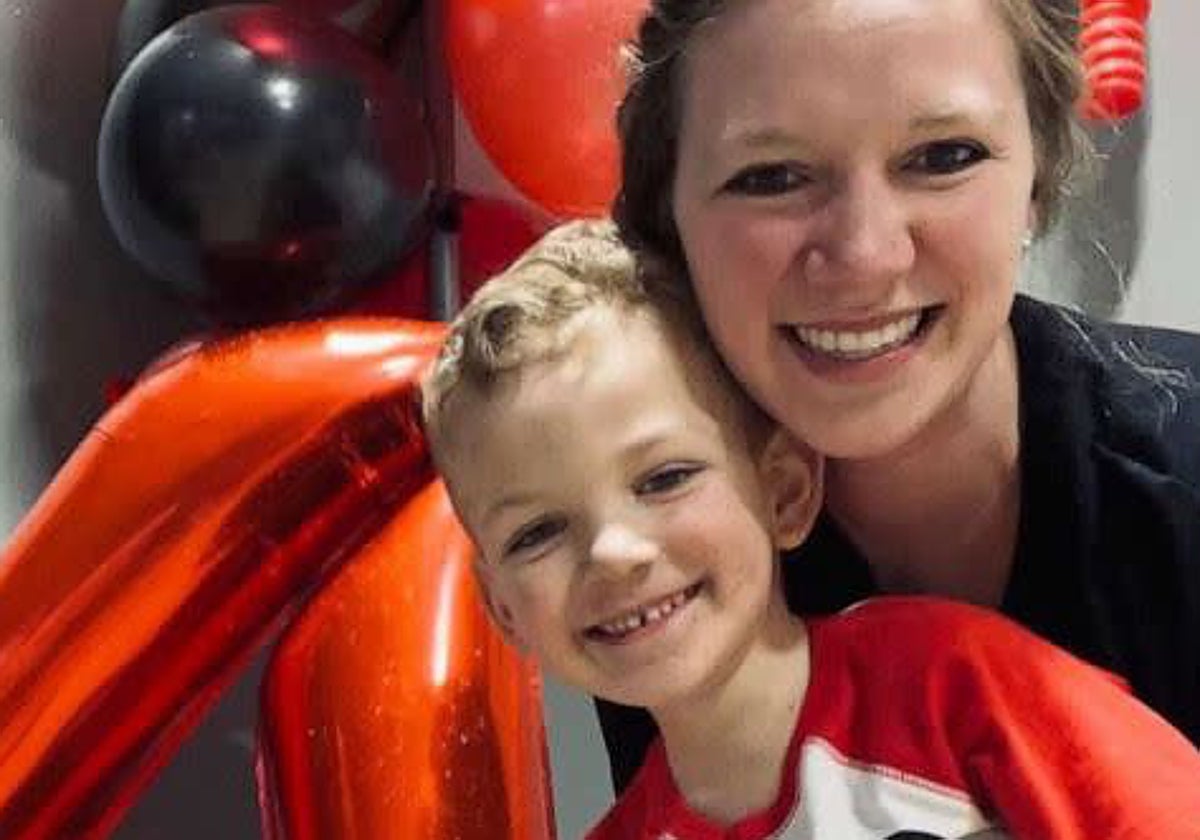 Rachel Milless con su hijo Asher