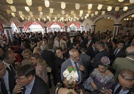 Vuelven las indignantes ofertas de camareros para la Feria de Abril: «Española, 3 euros la hora, de 7:30 a cierre...»