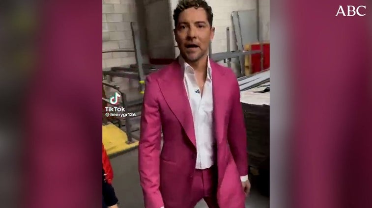 Se hace viral el vídeo en el que David Bisbal saluda unos fans como «los máquinas»