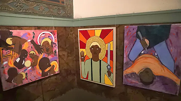 Cuadros de la exhibición «Dios es trans»