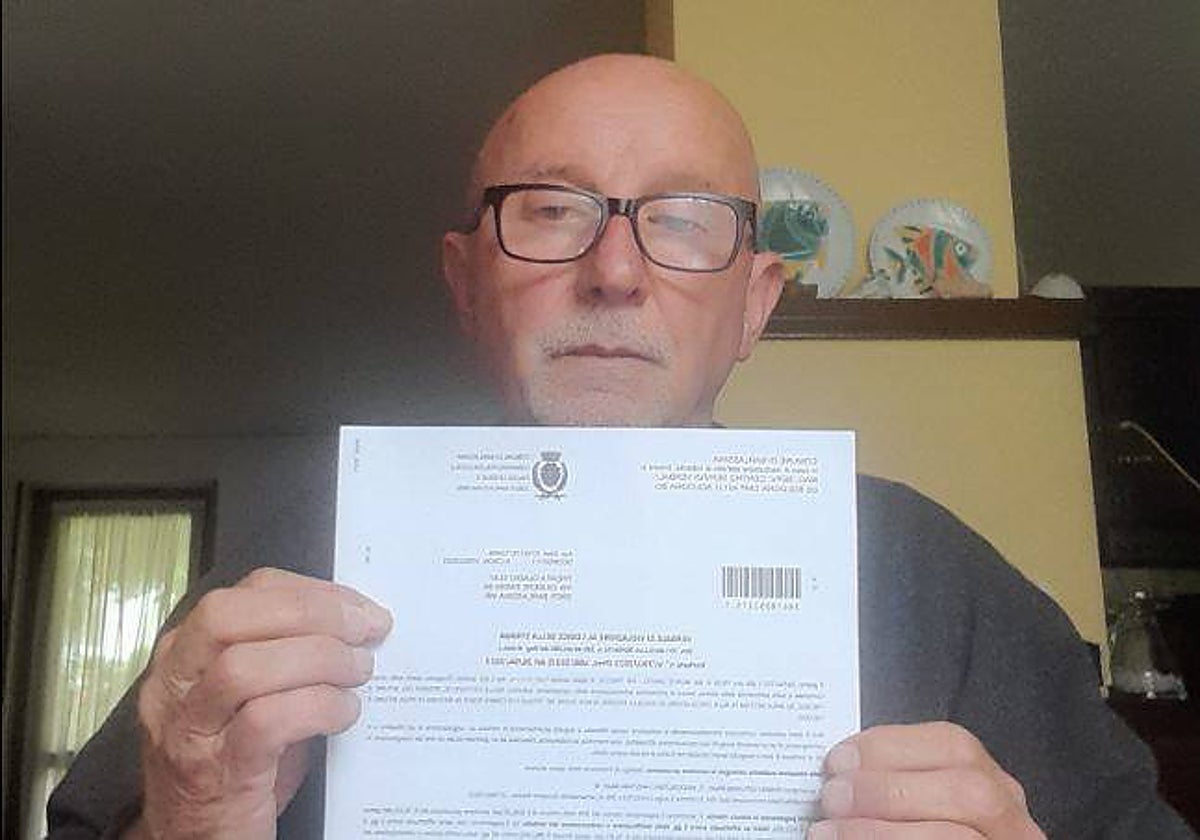 Claudio ha colgado la foto con la denuncia en su perfil de Facebook