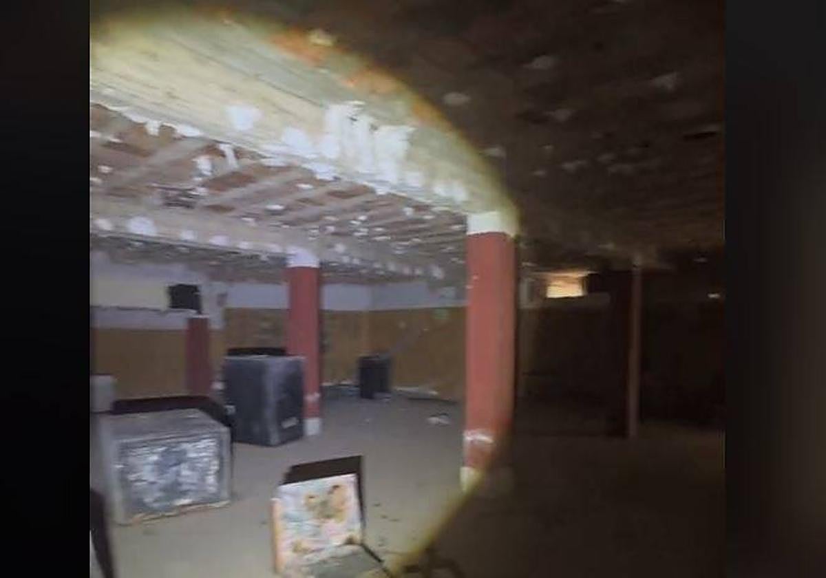 La pista de la discoteca abandonada