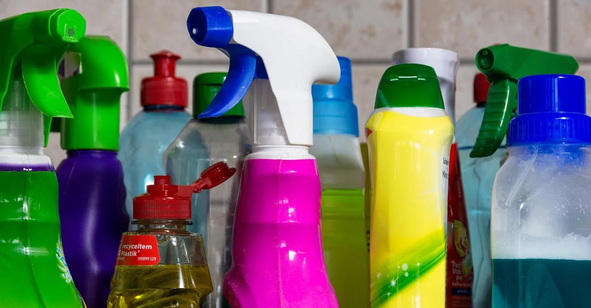 Los productos de limpieza que nunca deberías mezclar: podrías intoxicarte