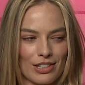 La divertida reacción de Margot Robbie, protagonista de Barbie, cuando le dicen que Pedro Sánchez parece un Ken