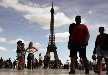 Dos turistas borrachos pasan la noche en la Torre Eiffel: «quedaron bloqueados por el alcohol»