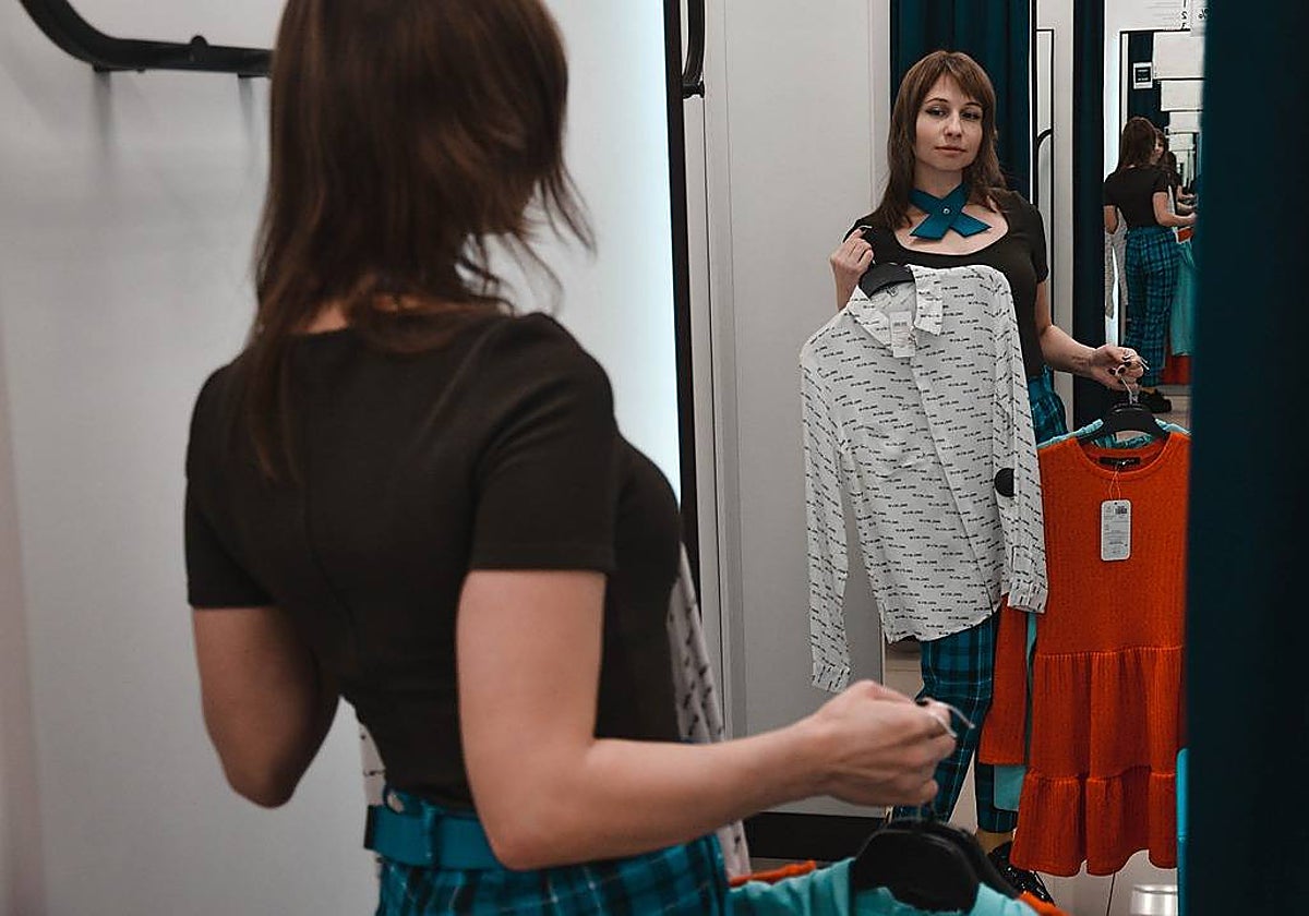 Intenta vender un vestido por internet y esto es lo que pasa