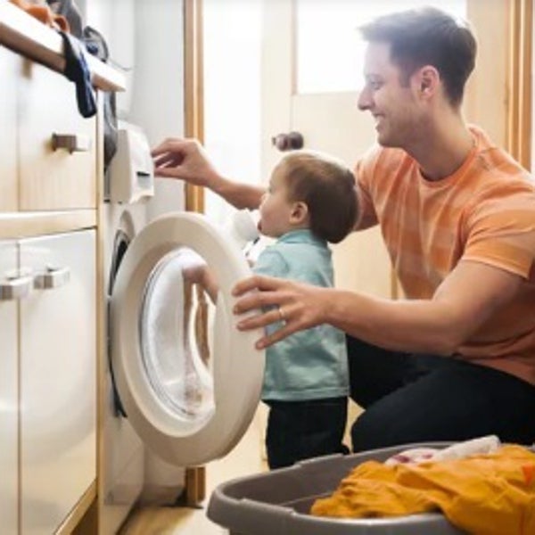 El consejo de la OCU para poner la lavadora después de las vacaciones
