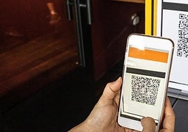¿Escaneas los códigos QR para ver los menús de los restaurantes? La Policía avisa: podrían estafarte