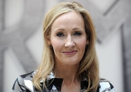 J.K. Rowling dice que iría a la cárcel «con mucho gusto» si se considerara delito  dirigirse a alguien con el «género equivocado»
