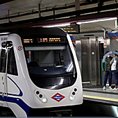 Una neoyorkina que lleva un año viviendo en Madrid alucina con este detalle del metro: «Mejor que en mi ciudad»