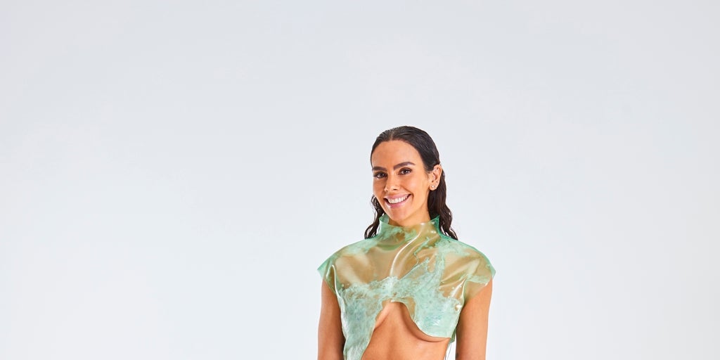 Acusan a Cristina Pedroche de plagio por el parecido de su vestido con luz de Becky G