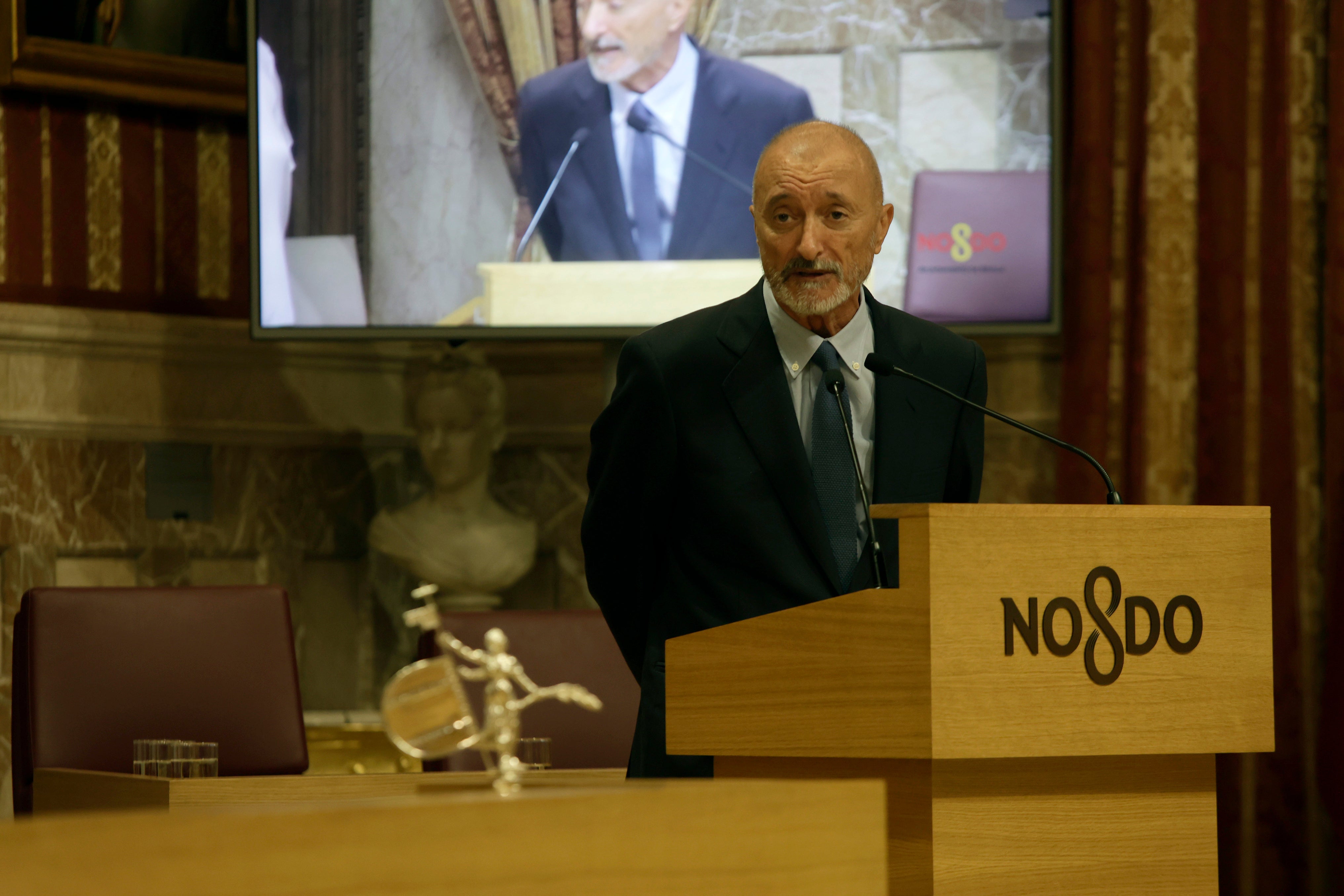 Arturo Pérez-Reverte estalla por el asesinato de dos guardias civiles