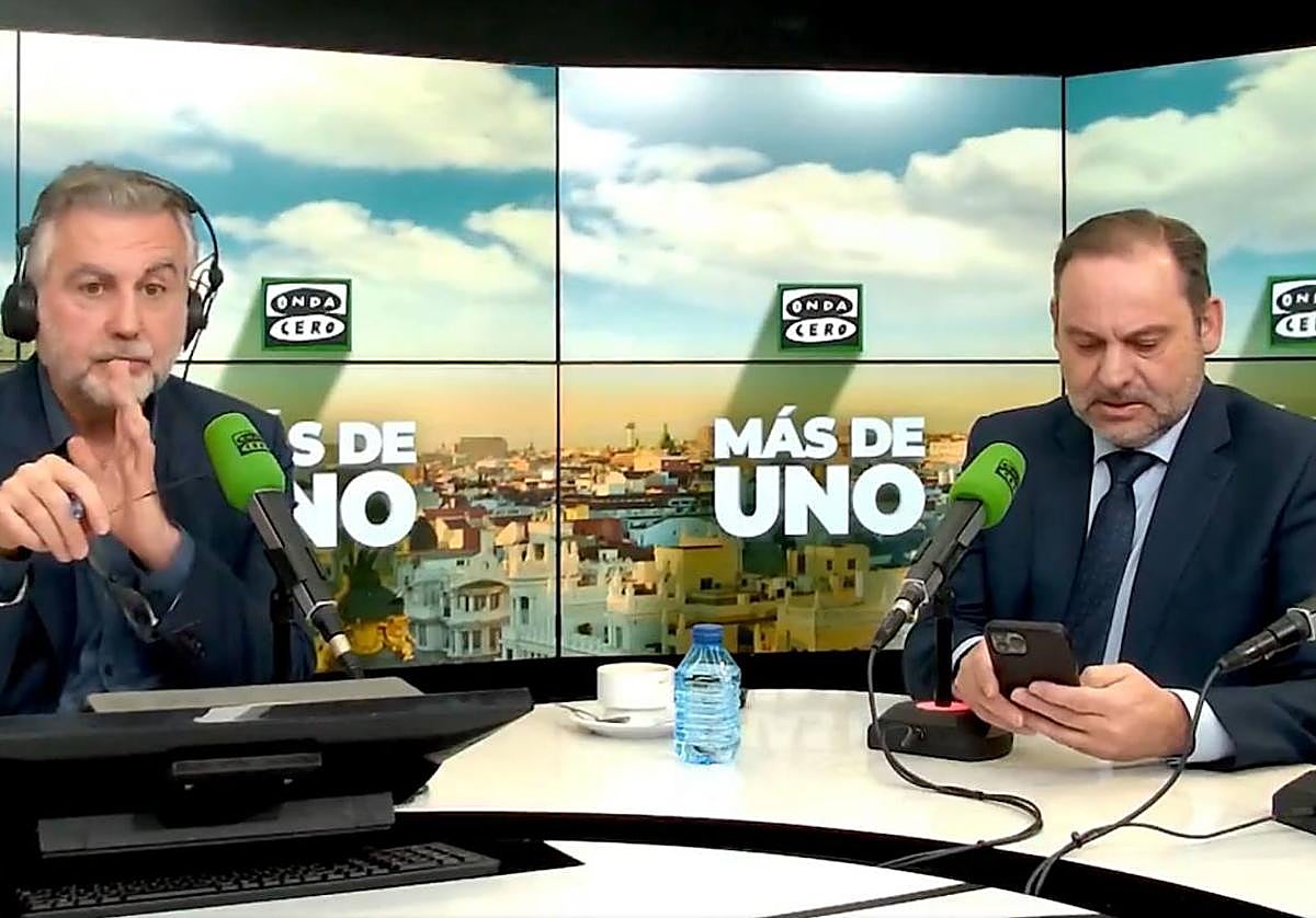 José Luis Ábalos, durante la entrevista en Onda Cero con Carlos Alsina