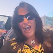 Aída Nízar se graba versionando 'Zorra' de Nebulossa mientras conduce por Madrid sin cinturón: «Ven y mejórame...»