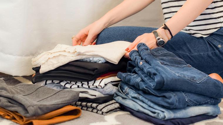 Se aconseja revisar la ropa antes del día de cambio de armario