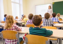 Un estudiante no sabe como escribir la palabra empujar en euskera y esta es su solución