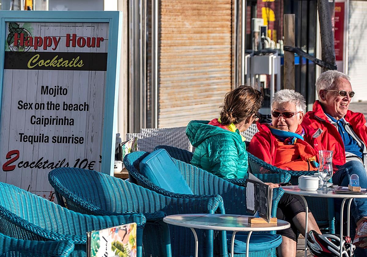 Los británicos muestran su indignación por la subida de precios del alcohol en España y amenazan