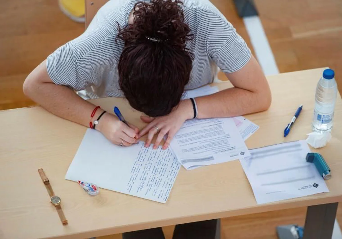 Un profesor muestra la sorpresa que una alumna le dejó en su último examen:  «Nuestra profesión es la mejor del mundo»