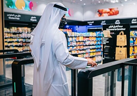 Una española que vive en Dubai enseña una sala exclusiva que tienen los supermercados de este país: «¿Lo sabías?»
