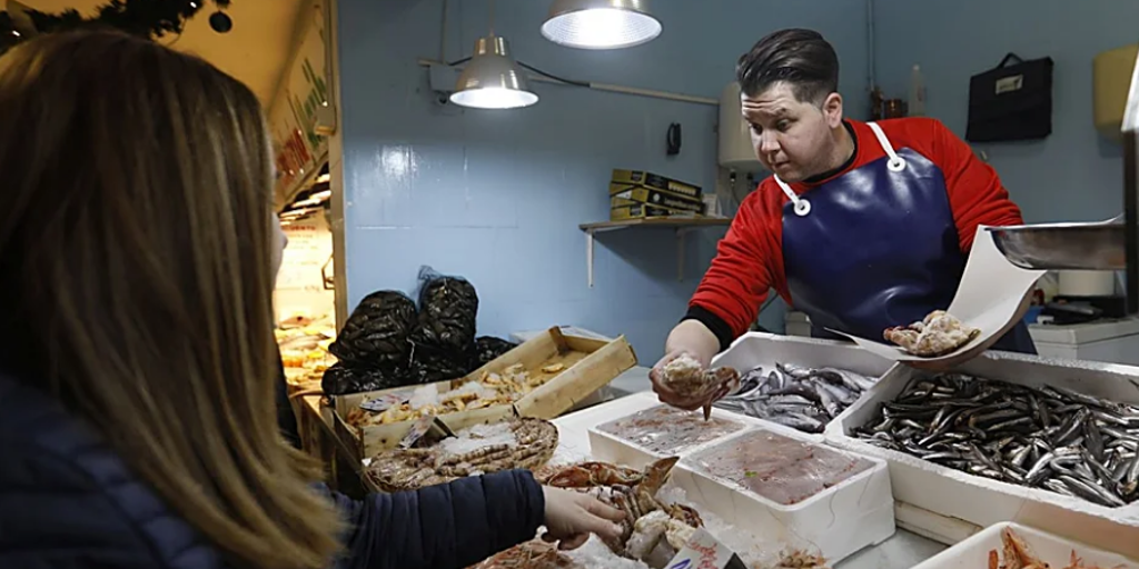 Un pescador lanza un aviso sobre los langostinos: fíjate siempre en este detalle cuando los compres en el supermercado