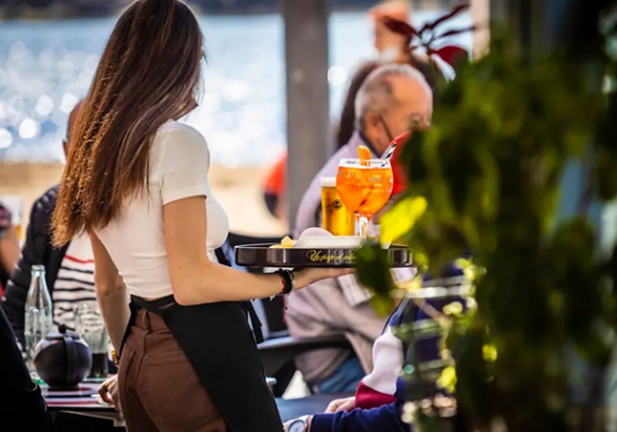 Atiende a un grupo de turistas en Madrid y exigen que se les hable en inglés: «¿Perdón? Estás en España»