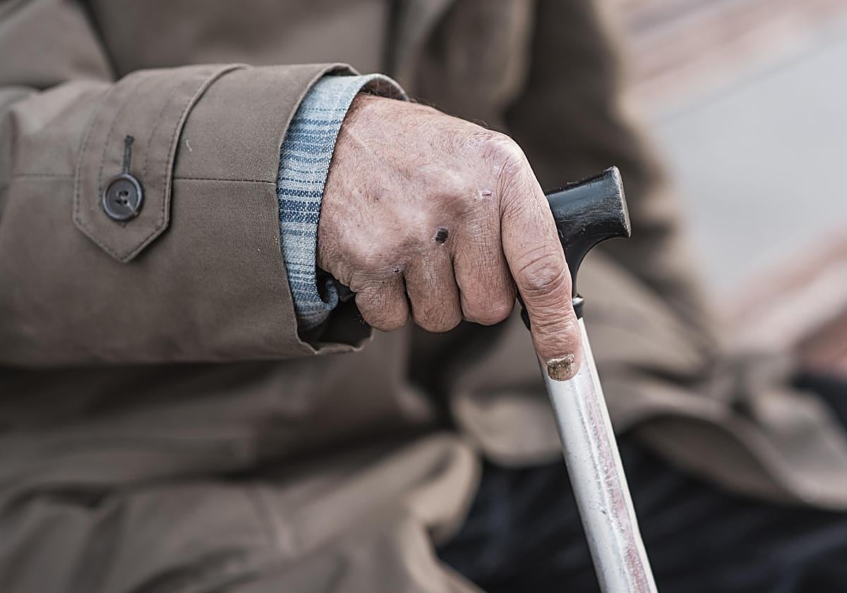 Una jubilada de 74 años vende su casa y los compradores le proponen vivir con ellos en la vivienda