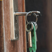 Un cerrajero lanza un aviso: si tienes esta cerradura en casa, cámbiala por seguridad