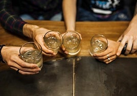 Un estadounidense que vive en España, contundente al ver el precio del alcohol en nuestro país: «Este lugar es...»